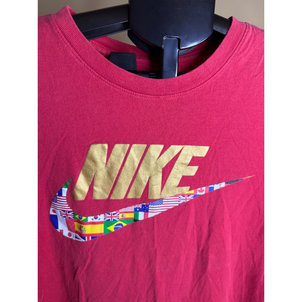 Nike‎ Mens Red Flag Swoosh Graphic T-Shirt Gold Logo Short Sleeve Size Small